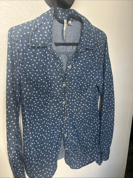 LC Lauren Conrad Tops - LC Lauren Conrad Blue Denim Heart Print Shirt